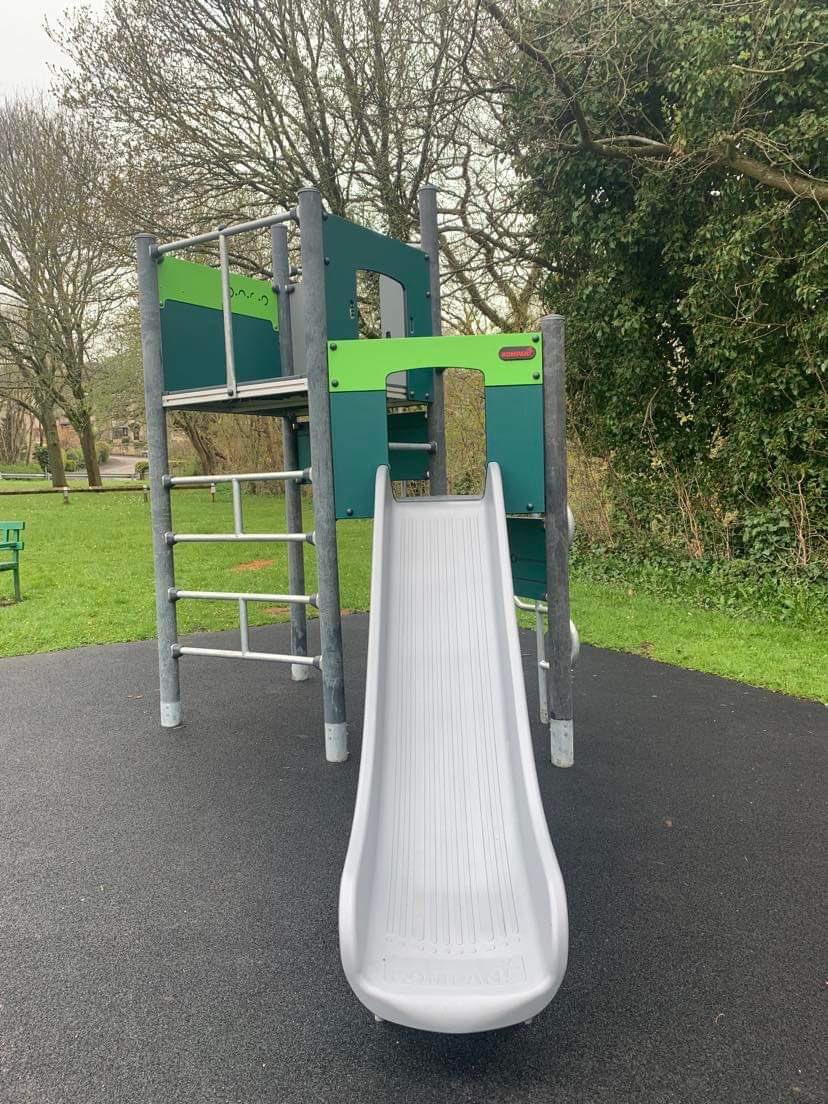 MoveMoreGlossop's tweet photo. A beautiful new play area has opened this week Jodrell Road in Whaley Bridge 🥳👏
Improving our local environment, and helping our children to be happy and healthy 🛝😊

#MoveMoreHighPeak 
#CommunityWellbeing
@HighPeakBC 

https://t.co/vUJvkyFscO https://t.co/hUX1inrd6j