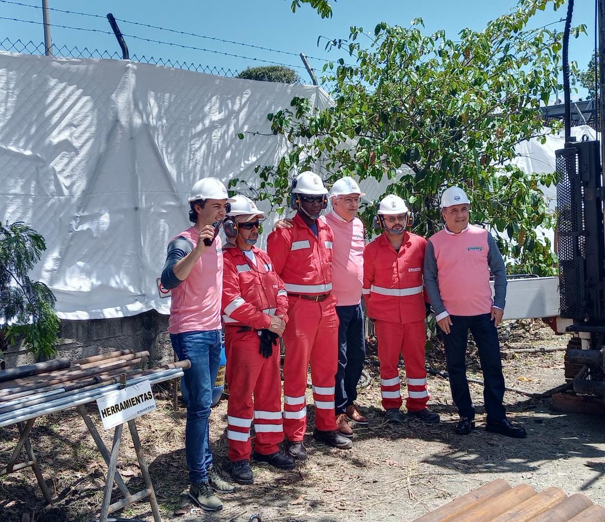 metrodela80's tweet photo. ¡Estamos felices! 😃👏 

Nuestro #MetroDeLa80 hoy alcanza un nuevo hito: la firma del convenio 📃✍️ que marca el inicio de obras de este proyecto en su etapa de preconstrucción. 👷🚧 Transformaremos el corredor de la 80, brindando calidad de vida a usuarios y comunidad. 💜 https://t.co/Gumxoai43N