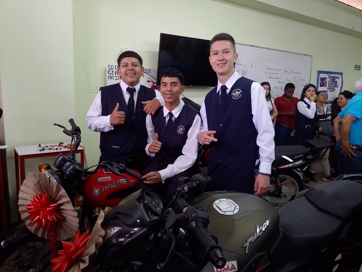 SENAQuindio's tweet photo. Hoy recordamos un importante evento, donde se fortaleció la formación de nuestros aprendices en La Tebaida, a través de la donación de 3 motos para sus prácticas, y agradecemos a la Gobernación del Quindío por su gran compromiso con la educación.

@QuindioGob @edu_quindio https://t.co/rAykMfuyBB