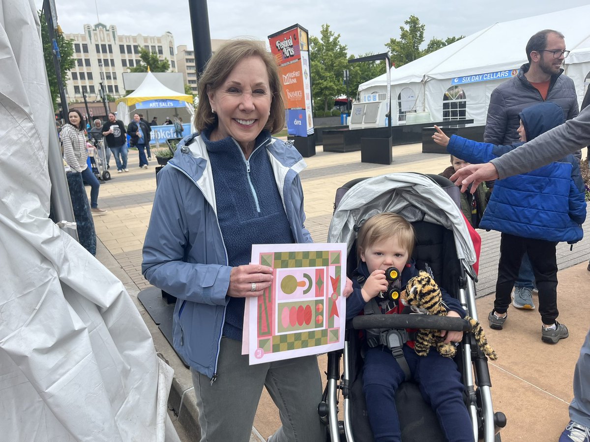 Happy Friday! Kick your weekend off early with the 57th annual Festival of the Arts. 

Today is the perfect day to stroll on over to Bicentennial Park for an afternoon of delicious food, incredible art, great local performances, and so much more. We’re open until 9 tonight!