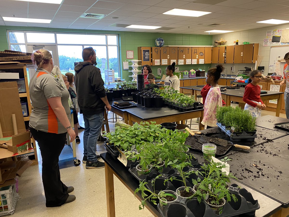 MrsBouldinSTEM's tweet photo. This is my happy, and I am so thankful to see my community coming back into my building for Math and Science Career Day to bring STEM Career Fields to our students. Im exhausted I’m the best way possible. #StoriesInSTEM #STEMEducation #SCSTEM https://t.co/wWnkRP9Wzb