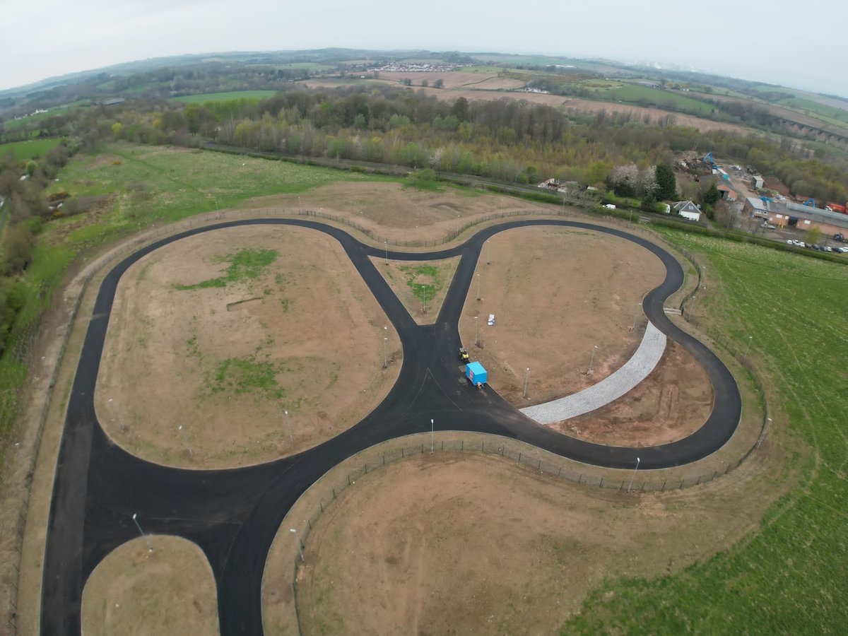 WLcyclecircuit's tweet photo. WOW! So that's what a finished cycle circuit looks like :)
@ScottishCycling
@sportscotland
@CyclingWorlds
@LoveWestLothian 
@TrustLinlithgow 
#DigIn https://t.co/Tu8nOR5mTE