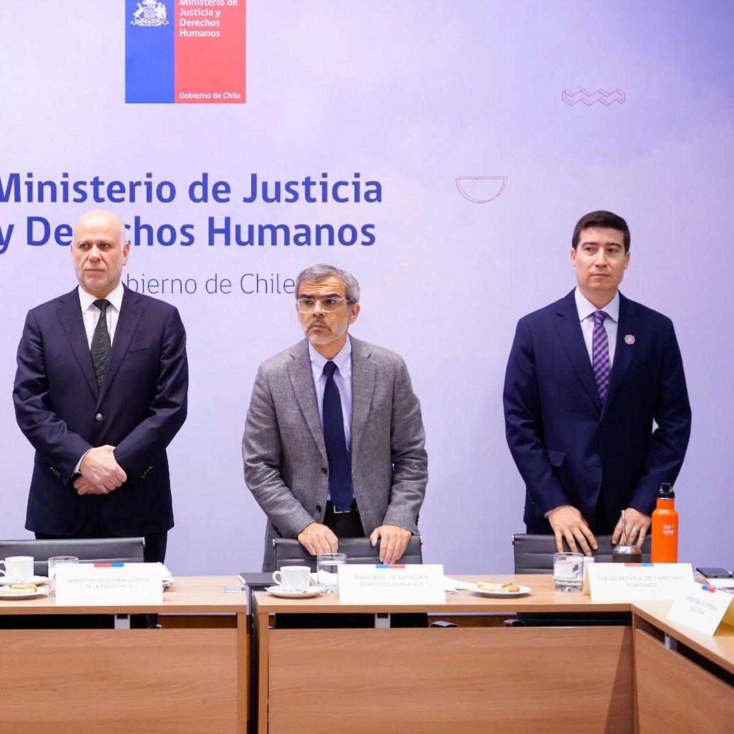 MinjuDDHH's tweet photo. Para aportar en lineamientos de las políticas públicas intersectoriales y el avance del Segundo Plan Nacional de Derechos #2PNDH🗓️
El ministro de Justicia y Derechos Humanos, @LuisCorderoVega, encabezó el Comité Interministerial de Derechos Humanos 🌿 https://t.co/HwMLfVymhP