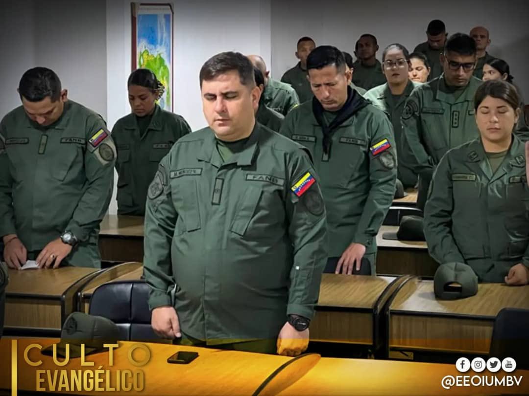 EEOIUMBVoficial's tweet photo. 📷 #𝗩𝗜𝗘𝗥𝗡𝗘𝗦 | Desde la Escuela de Estudios de Orden Interno, tiempo para alabar, adorar y  hablar con Dios.

¡𝗝𝗲𝘀𝘂́𝘀, 𝗧𝘂́ 𝘃𝗶𝘃𝗲𝘀 𝗲𝗻 𝗻𝘂𝗲𝘀𝘁𝗿𝗼𝘀 𝗰𝗼𝗿𝗮𝘇𝗼𝗻𝗲𝘀!

#fanb #GNB #eeoiumbv #eeoi #caricuao #Dios https://t.co/tczmqvwFbn