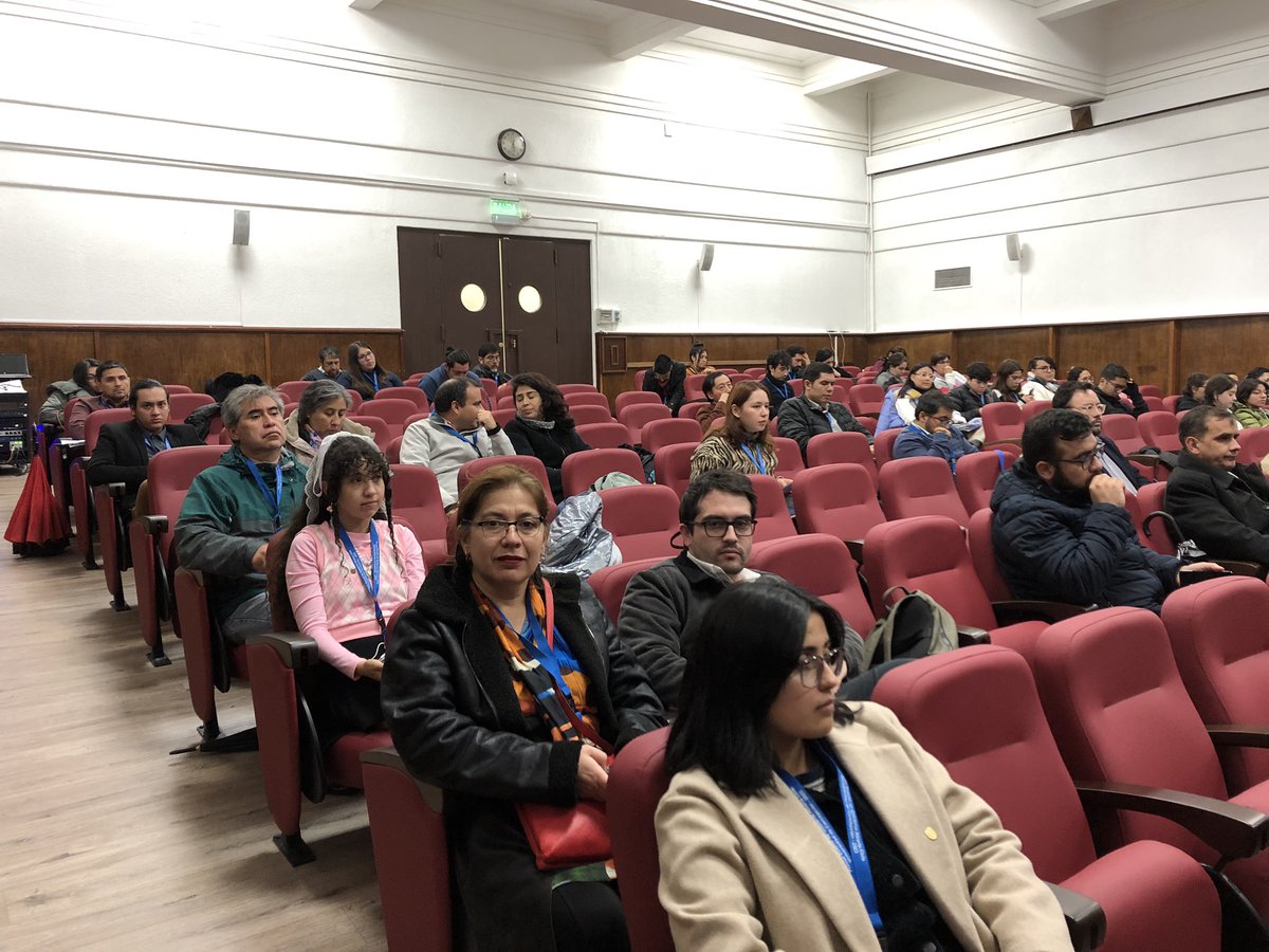 En este momento se desarrolla la presentación y evaluación de pósteres de estudiantes en el auditorio facultad de ciencias jurídicas y sociales, Contamos con la participación de Felipe Villa, Álvaro Serrano, Javier Badilla, Mónica Guerra, y acompañantes ‼️📚