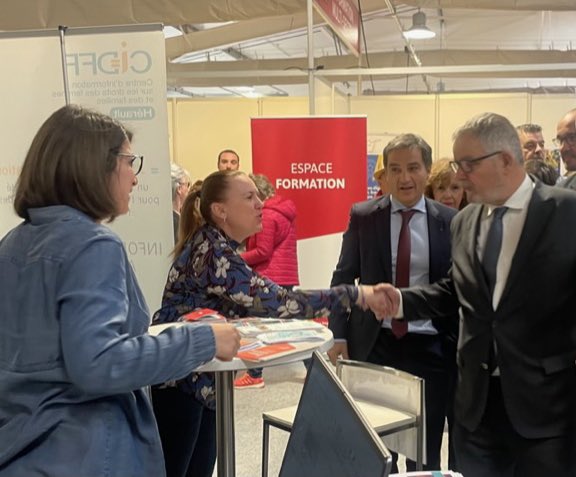 ✂️ Inauguration du salon Travail-Avenir-Formation (TAF) à #Béziers organisé par la région <a href="/Occitanie/">Région Occitanie</a> , @Poleemploi_oc &amp; Missions locales :
✔️ Un territoire ouest #Hérault très dynamique sur les créations d'emplois
✔️un service public de l’emploi particulièrement mobilisé 👍