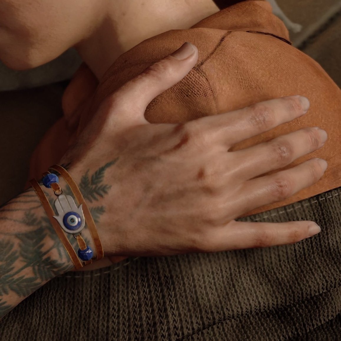 elliescxnverse's tweet photo. <3333 ellie’s <3333 hands <3333 https://t.co/JB6iiUNTKy