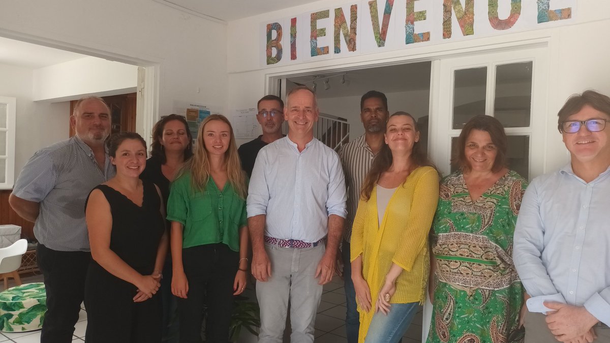 NicolasTruelle's tweet photo. Je visite le 1er dispositif @aauteuil dédié à la protection de l'enfance à #Marigot @PrefetSBSM, créé à la demande de la Collectivité de St Martin. Tres heureux des echanges avec les representants de la collectivité et la tres belle equipe ! https://t.co/m1tVAYRlvA
