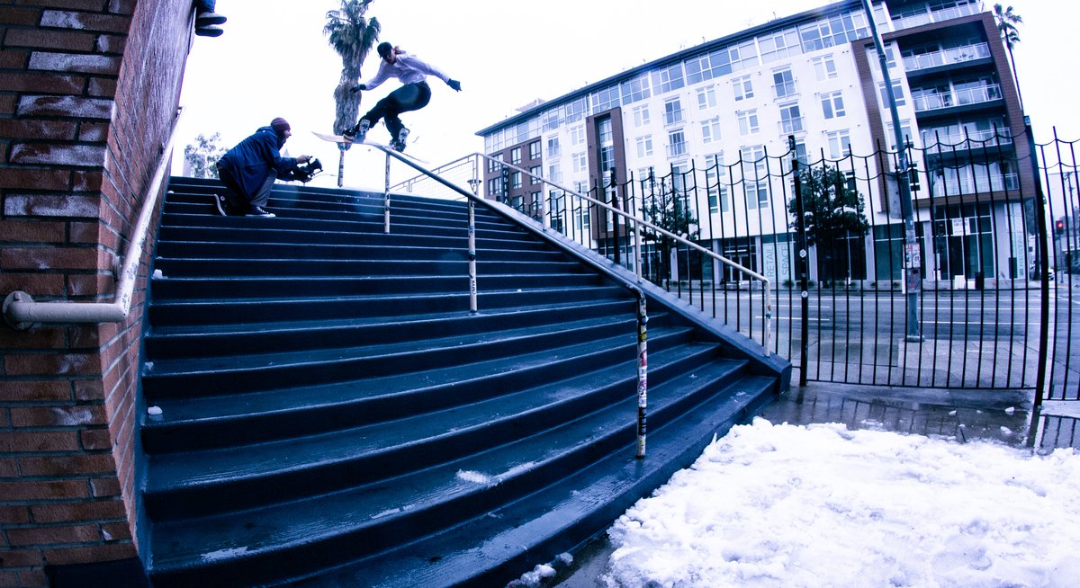 jenkemmag's tweet photo. How a bunch of Snowboarders sessioned Hollywood High: https://t.co/5wCWI1DcW5 https://t.co/CgvSbxZvbk