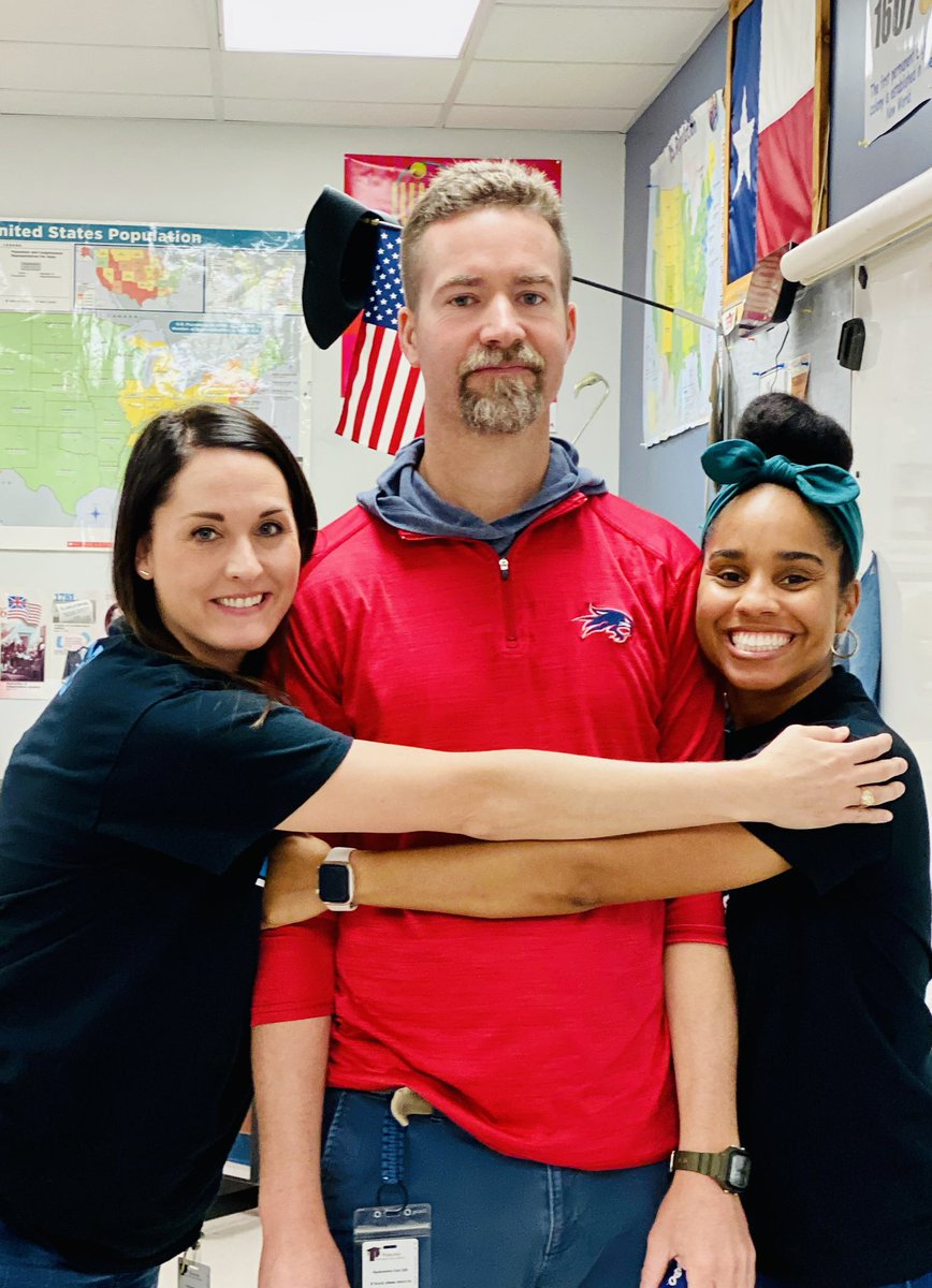 BerryMiller_JH's tweet photo. What gets teachers through #STAARTesting? A hug.🤣 Big Bobcats are truly family. Hang in there Coach Peltier! ❤️💙🐾🤗 #AlwaysGrowing #WeArePearlandISD https://t.co/VDSIN1dgIZ