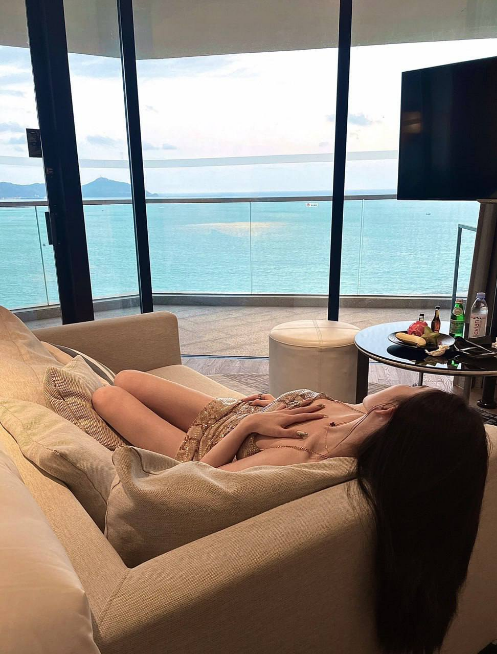 Viola9028's tweet image. there is the sea but without you 😉📷 😜