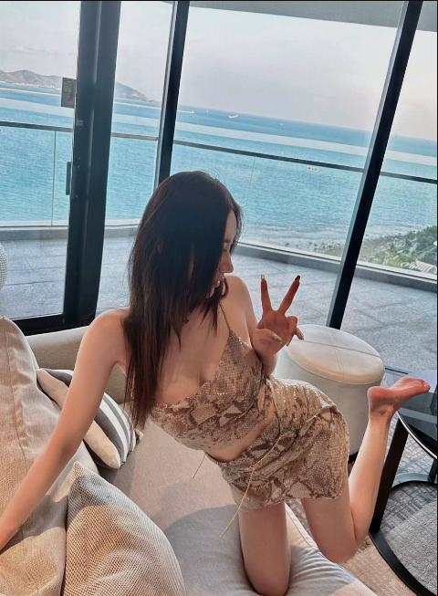 Viola9028's tweet image. there is the sea but without you 😉📷 😜