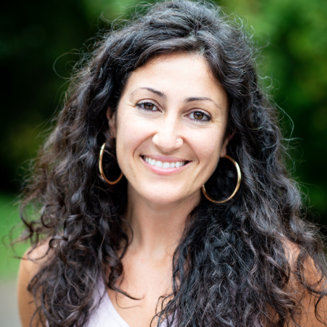 Please join us in congratulating Dr. Marí­a Garcí­a Otero for winning the Howell Family Outstanding Teacher of the Year Award!  Congratulations, Dr. Otero, for such a well-deserved achievement!