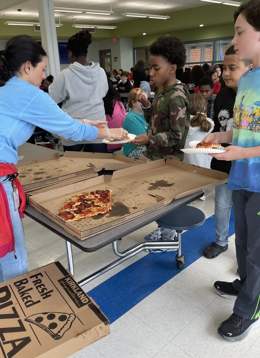 Loreniayr's tweet photo. 6th grade students in Science-Core 4 celebrated with pizza today for reaching their goal! 
@CMMSCougars #LiveTheHabits https://t.co/x341Asfyse