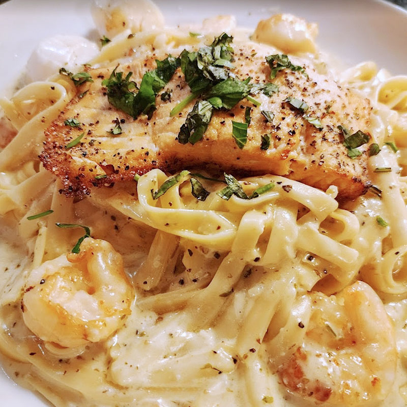 YnotItalian's tweet image. 🐟FISH FRIDAY FEAST🔥 Delicious Salmon + Shrimp + Creamy Pasta = Dinner Goals 🍝 Get your flavor fix with this delicious combo!

📸 Google User: Erika Parks

#YnotItalian #YnotPasta #FishFriday #YnotPastaCreations #ItalianCuisine #VBEats #ChesapeakeFood #DineNorfolk #DinnerIdeas