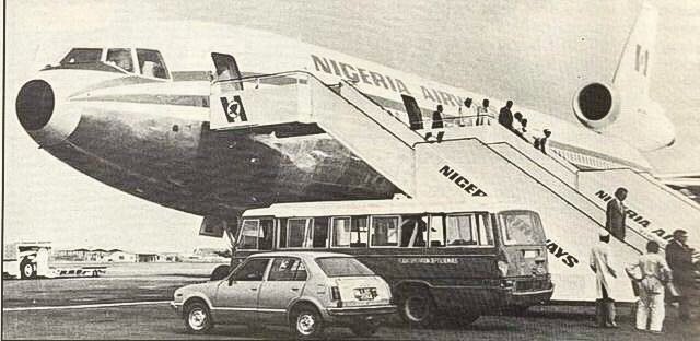 NigeriaAirways's tweet photo. A Nigeria Airways DC-10 at Lagos Ikeja Airport from 1977. Ramp activity shows passengers  deplaning after an international flight.
📸: Interavia

Have a fantastic weekend friends🐘✈️🇳🇬!

#FlashbackFriday #NigeriaAirways #Skypower https://t.co/rG4570MwZe
