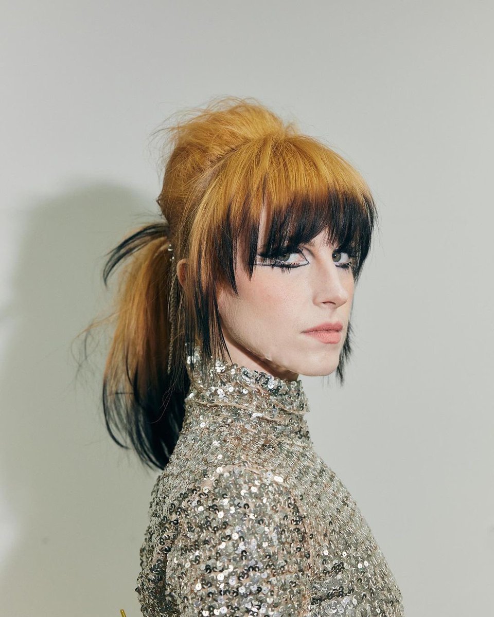 ParamoreLast_H's tweet photo. Novas fotos da Hayley em London 

via  Zachary Gray https://t.co/7ZfNOIv3ok