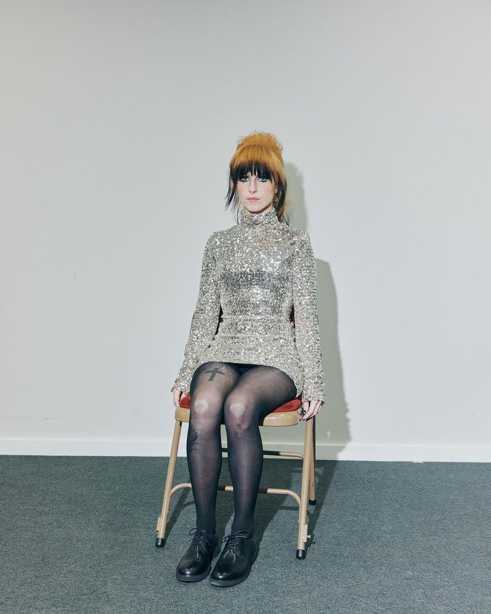ParamoreLast_H's tweet photo. Novas fotos da Hayley em London 

via  Zachary Gray https://t.co/7ZfNOIv3ok