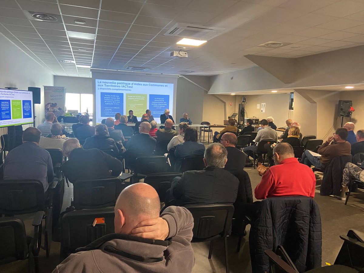 Présentation des aides de la region aux communes hier soir aux campagnes de l'Artois avec mon collègue <a href="/Antoine_Sillani/">Antoine Sillani</a>.
La <a href="/hautsdefrance/">Région Hauts-de-France</a> sous l'impulsion de <a href="/xavierbertrand/">Xavier Bertrand</a>  est proche et à l'écoute de son territoire.