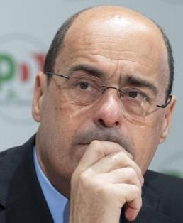 ChiodiDonatella's tweet photo. Ma ve lo ricordate er poro #Zingaretti?
È ricicciato.
E chiede alla #Meloni di "spiegare ai suoi come ci si comporta in aula".
Ma perché lui delle #mascherine alla #RegioneLazio ci ha mai spiegato qualcosa? https://t.co/Z5utGeFMMk