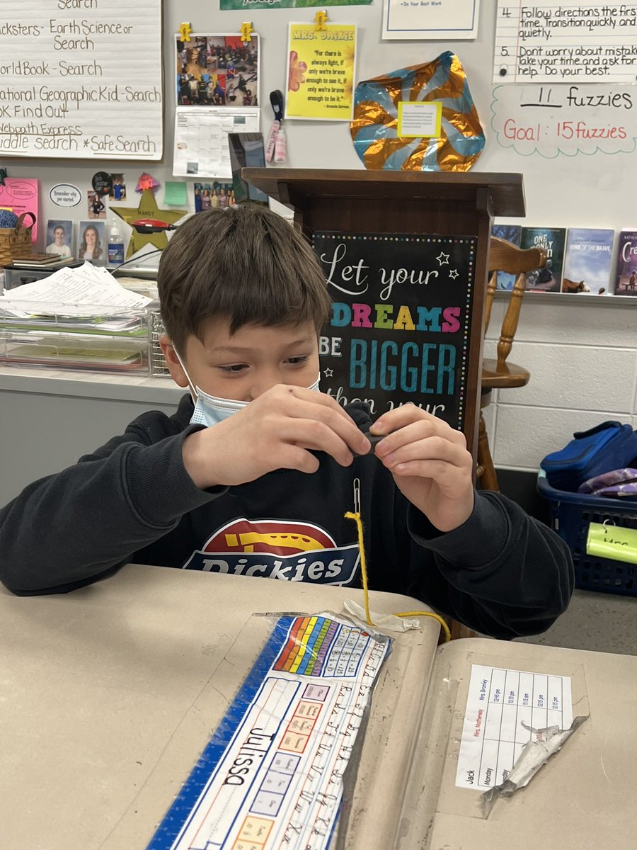 mandybaikie's tweet photo. The Floating Paper Clips activity was a great investigation using teamwork! #stony126 #weare126 https://t.co/y3gxrm7FYI