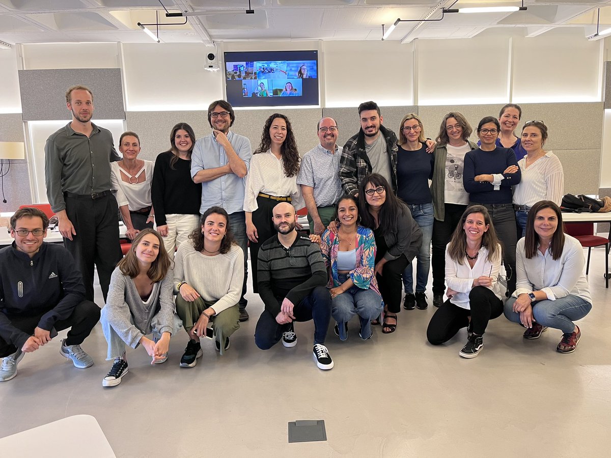 Avui hem tingut classe amb l’equip de #mediacio #ciutadana de la @SocialDiba explicant les #politiques #publiques en #convivencia al #master en #mediacio <a href="/bsm_upf/">UPF-BSM</a> #catedraenmediaciociutadana