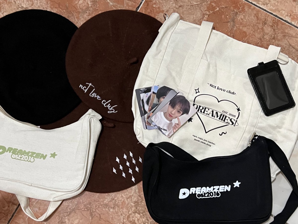 yimkerim's tweet photo. finally received my TDS &amp; Treasure collection from @0112studio; second time buying from them and it never fails 🫶🏻 https://t.co/w2bIYgtagc