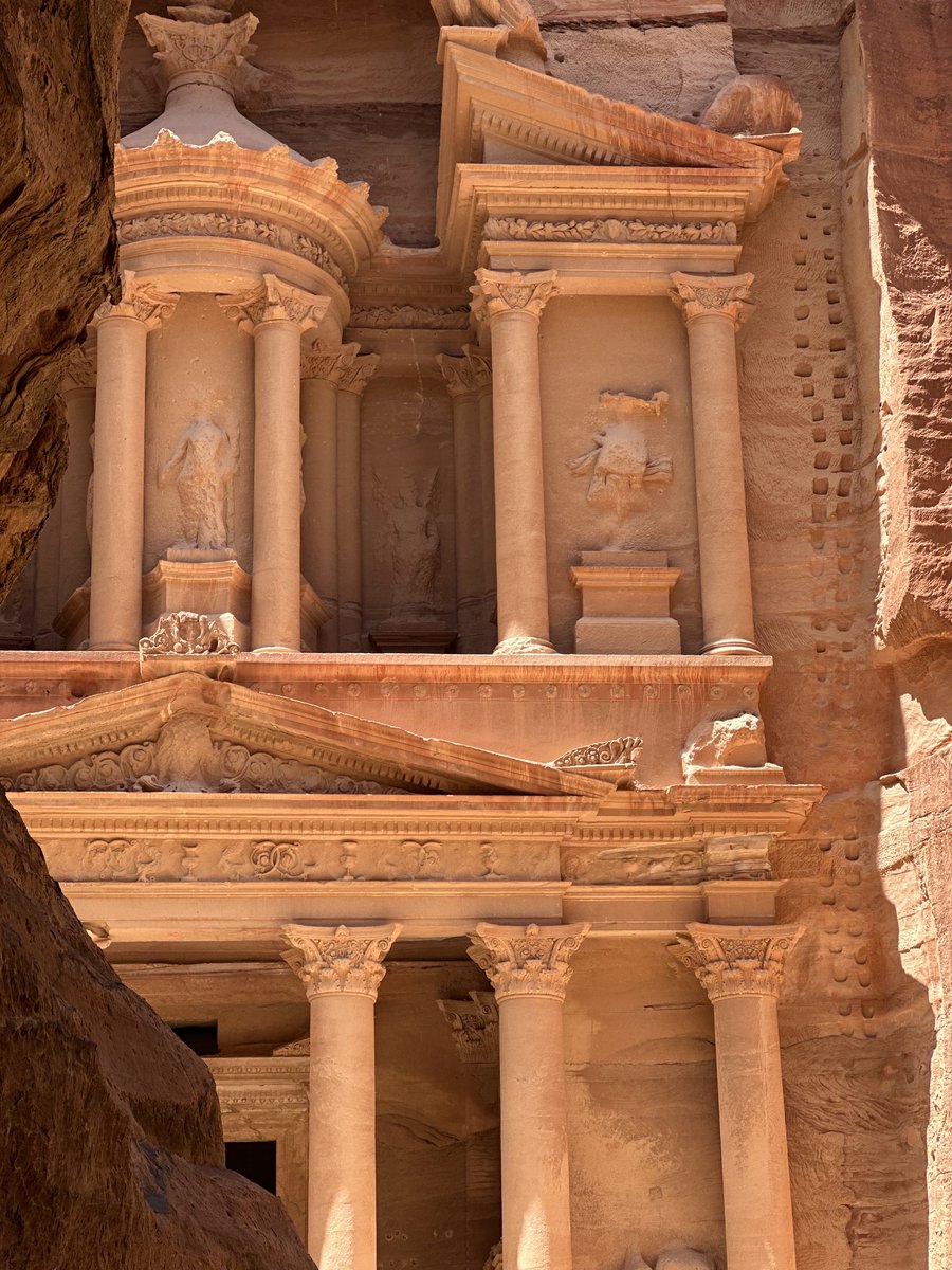 brea_gr's tweet photo. A view to remember #petra #jordan #thetreasury https://t.co/GJEnpLzX5G