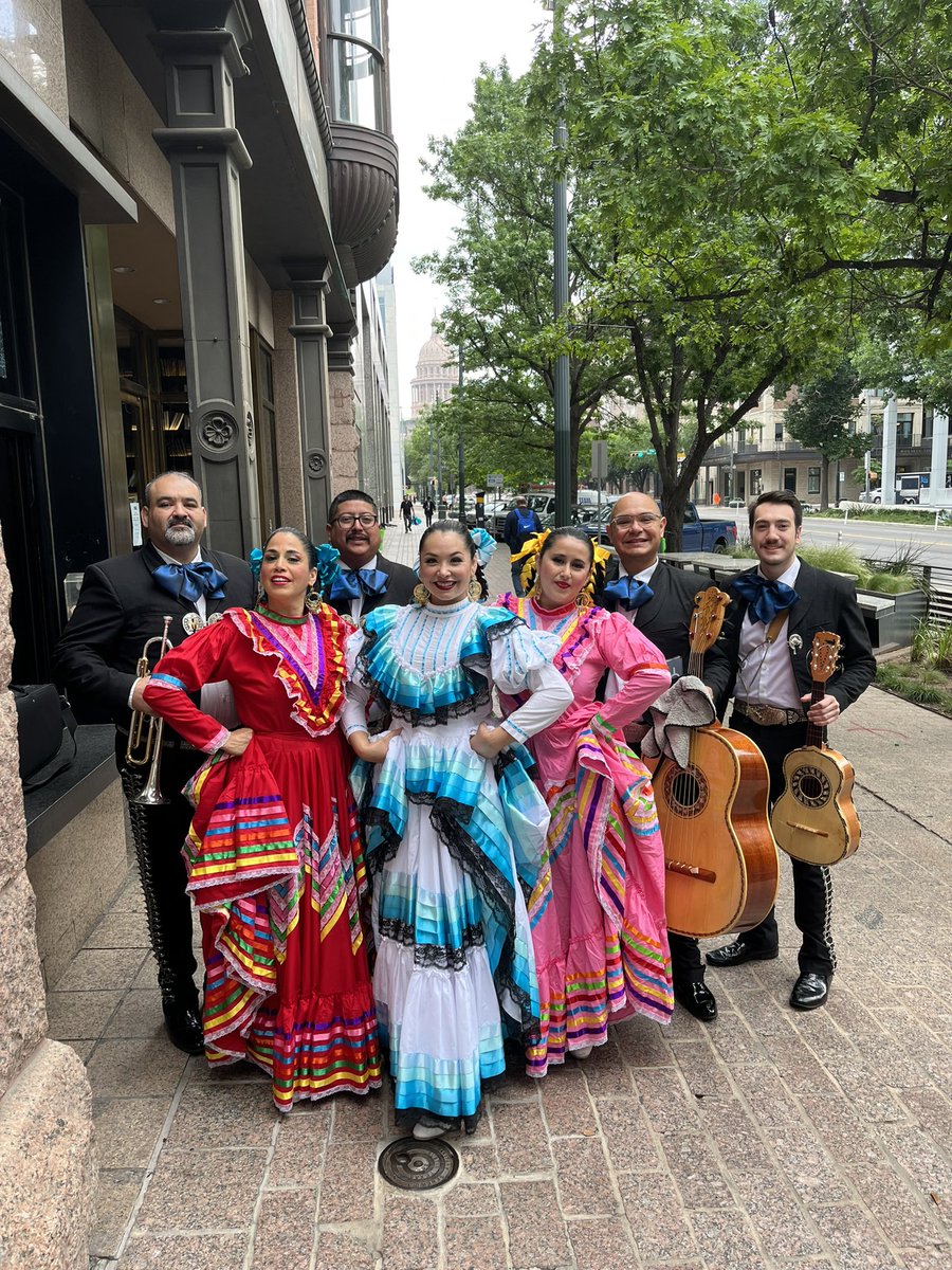 We could not be more honored to have @MariachiATX and Ballet Folklorico de Austin to kick off @SMB_ash for a true Texas welcome!