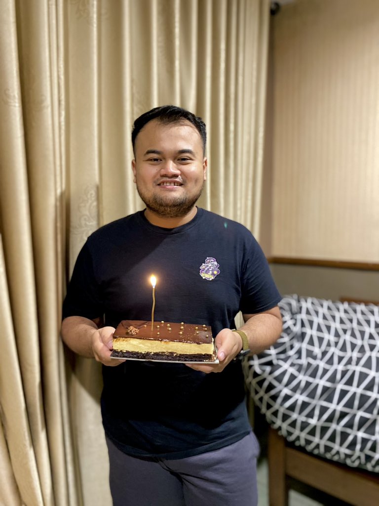 candrafirr's tweet photo. Thanks for surprise love 🖤 28th Birthday https://t.co/5OvxeissMc