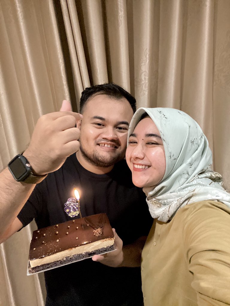 candrafirr's tweet photo. Thanks for surprise love 🖤 28th Birthday https://t.co/5OvxeissMc