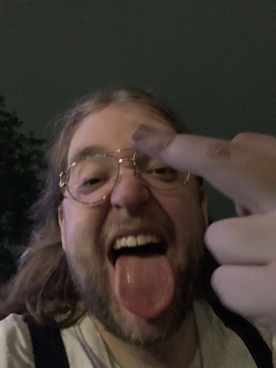 LIMBLESSNOISE's tweet image. Who is this