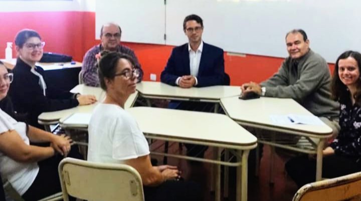 luismoro66's tweet photo. Excelente reunión de coordinación del proyecto de enseñanza de alemán en las Epet de Misiones. Grata visita del representante de la embajada de Alemania a Posadas . Convenio entre el Goehte Institut, Gobierno de Mnes y Alemán. @GoetheInstBsAs @fabianchilipank @ADOMIS_Misiones https://t.co/aaE1IUUDQW