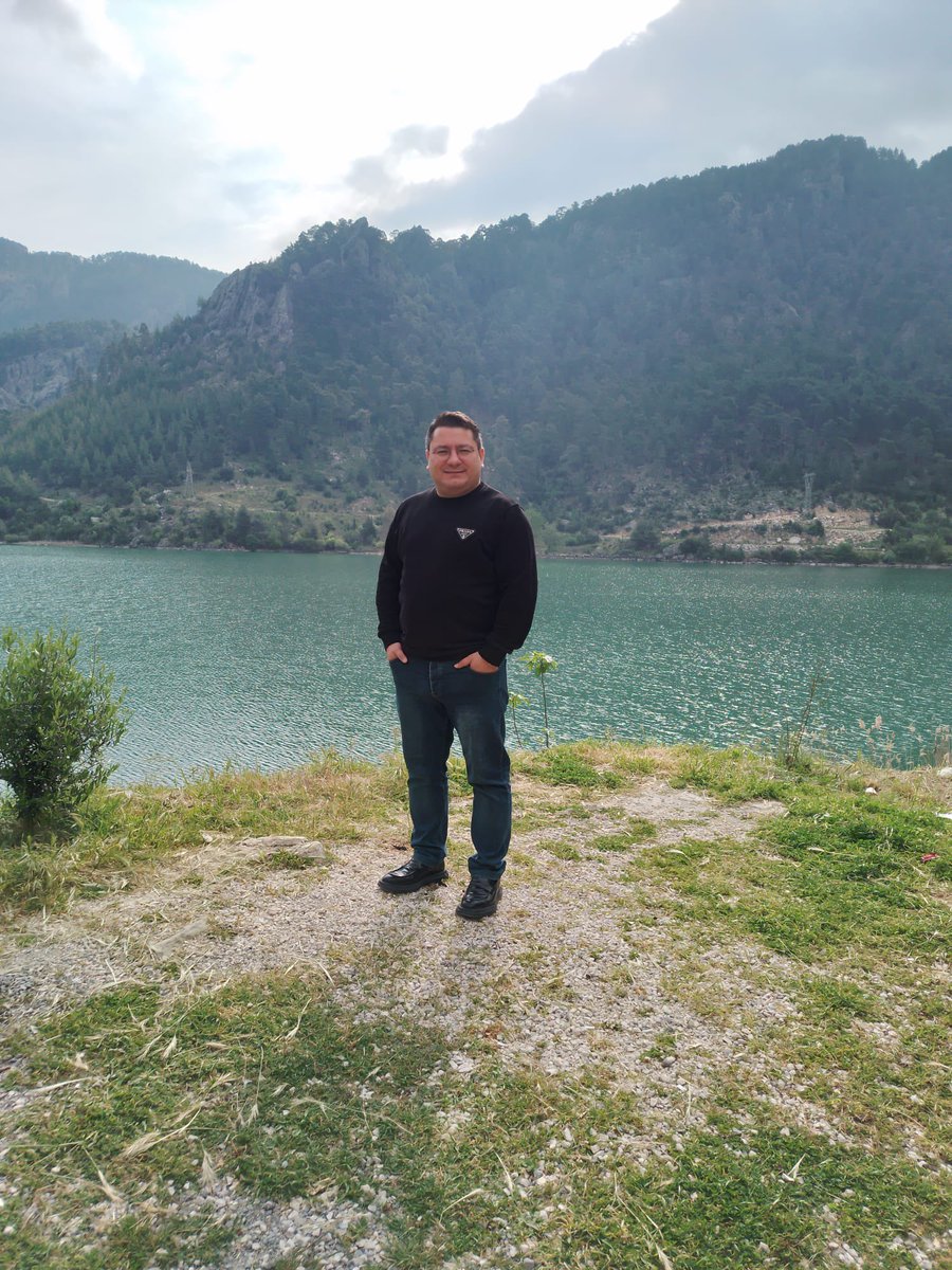 umitkalko's tweet photo. Bayram sonrası başladığım ve halen devam eden ziyaretlerimde ülkemiz genelindeki birçok okul kurucusuyla ayrı ayrı görüşmeler gerçekleştirdim. Özel okul sahipleri, içinde bulunduğumuz seçim sürecinde iktidar adaylarının özel okul sektörünü destekleyecek bir açıklamada bulunmasını beklemekteler. Teşviklerin geri gelmesi ve eğitimde KDV’nin kaldırılması en büyük beklentiler.