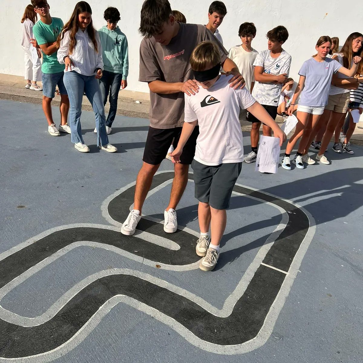 San_Felipe_Neri's tweet photo. Hoy hemos disfrutado de una Gymkhana con el alumnado de 1° y 3° de la ESO del Programa TEI (TUTORIA ENTRE IGUALES). Ha sido un rato para cohesionar grupos y disfrute. #aprendercompartirvivir #mewe #Marianistas https://t.co/ENr37vqUUQ