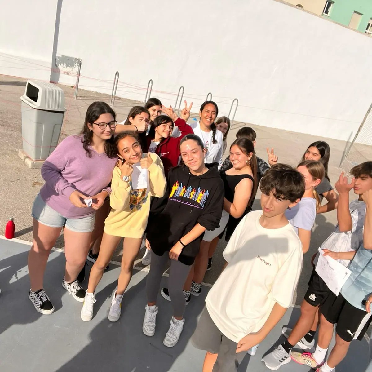 San_Felipe_Neri's tweet photo. Hoy hemos disfrutado de una Gymkhana con el alumnado de 1° y 3° de la ESO del Programa TEI (TUTORIA ENTRE IGUALES). Ha sido un rato para cohesionar grupos y disfrute. #aprendercompartirvivir #mewe #Marianistas https://t.co/ENr37vqUUQ