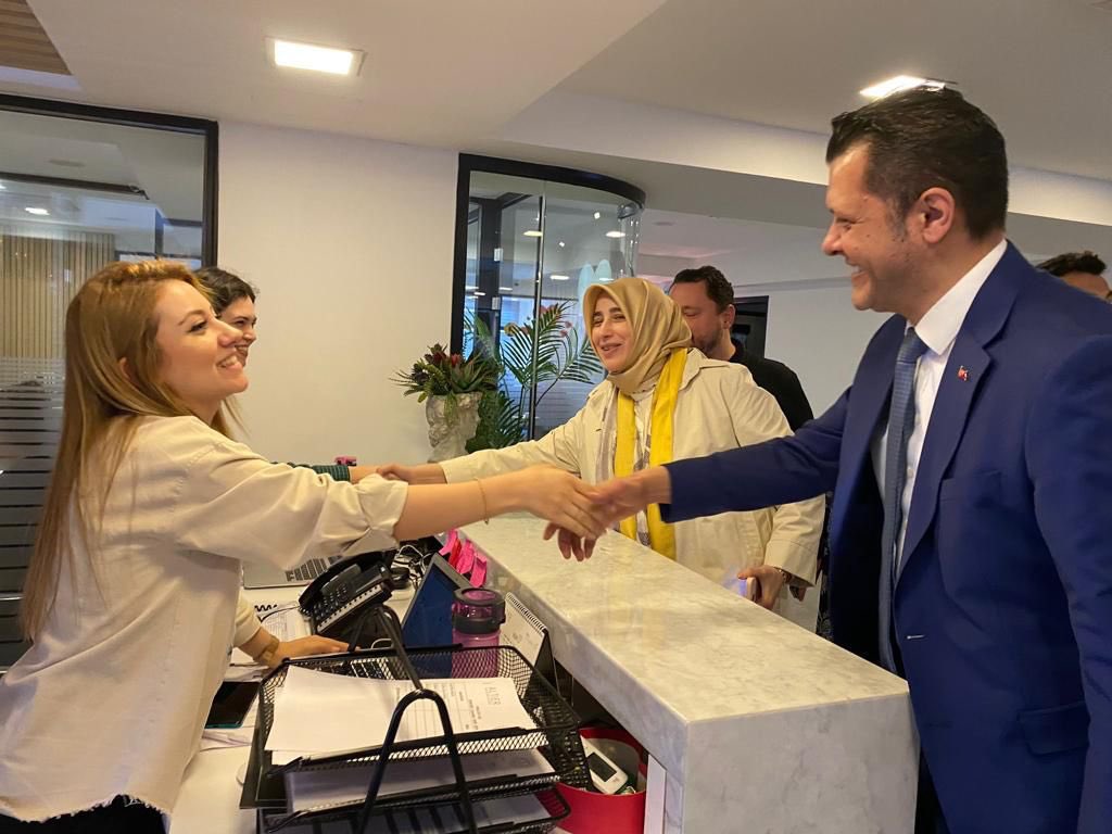 AvOzlemZengin's tweet photo. Hizmet alanlarına yönelik olarak uzmanlar yetiştiren Altıer Güzellik Akademisi’ni ziyaret ettik. Misafirperverlikleri için teşekkür ediyor, kolaylıklar diliyorum. 

#AdımAdımİstanbul

@Akbakirkoy @Akparti https://t.co/cxwnF27gkO
