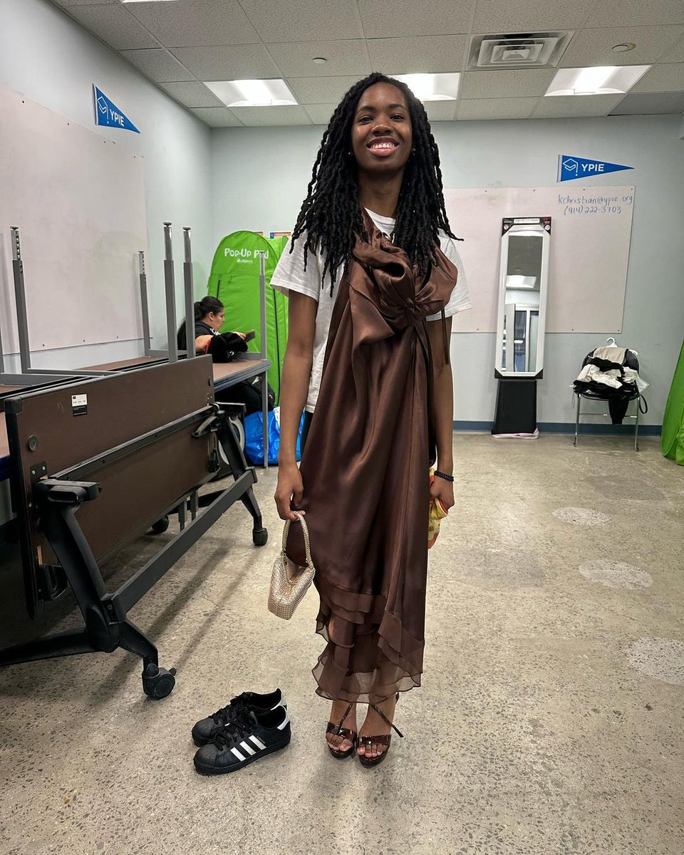 DeliveringGood's tweet photo. We are thrilled to see the amazing work that our community partner @sharingshelf is doing in Yonkers! It warms our hearts that the teens had a chance to shop for a new spring wardrobe, complete with @bombas socks and beautiful prom dresses donated by @PromNationalNet. https://t.co/gxAywZmvPF