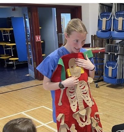 JenniferVeitch0's tweet photo. Great to be invited along to help @MsDinwoodieBPS at the Brunstane Primary School careers fair. Hopefully some young medics in the making! @WPMedicsSoc @EdinUniMedicine https://t.co/JReuJipuYh