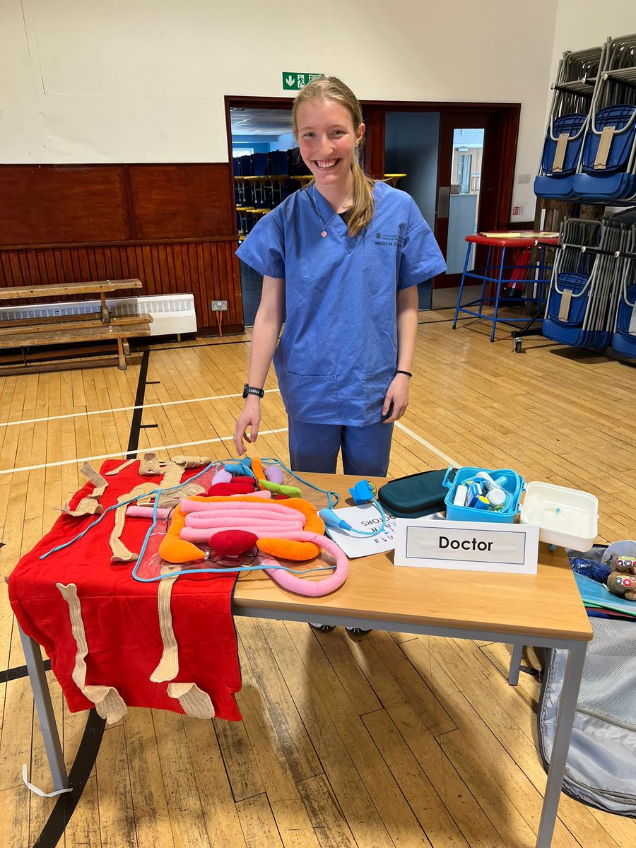 JenniferVeitch0's tweet photo. Great to be invited along to help @MsDinwoodieBPS at the Brunstane Primary School careers fair. Hopefully some young medics in the making! @WPMedicsSoc @EdinUniMedicine https://t.co/JReuJipuYh
