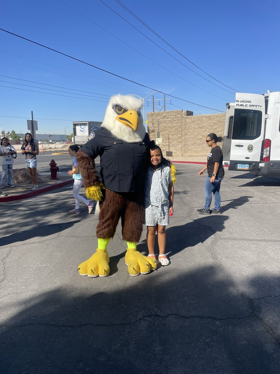 TJD_1908's tweet photo. Fun day with the kiddos for Take Your Kids to Work Day!๐ง๐ฝ๐ฆ๐ฝ๐๐
#Takeyourkidstoworkday #DPSkids #Jailkids #BCTMLB https://t.co/4mDOOQxl1u