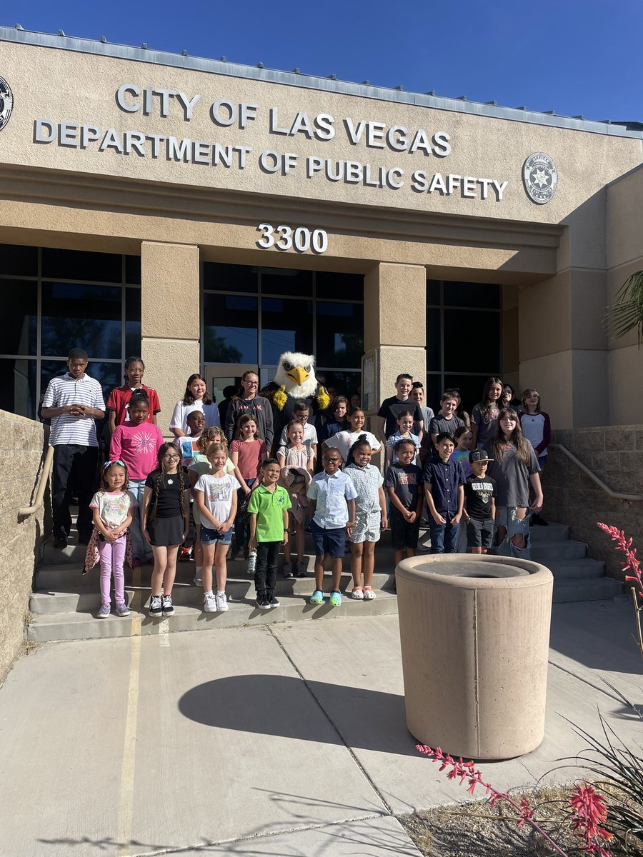 TJD_1908's tweet photo. Fun day with the kiddos for Take Your Kids to Work Day!๐ง๐ฝ๐ฆ๐ฝ๐๐
#Takeyourkidstoworkday #DPSkids #Jailkids #BCTMLB https://t.co/4mDOOQxl1u