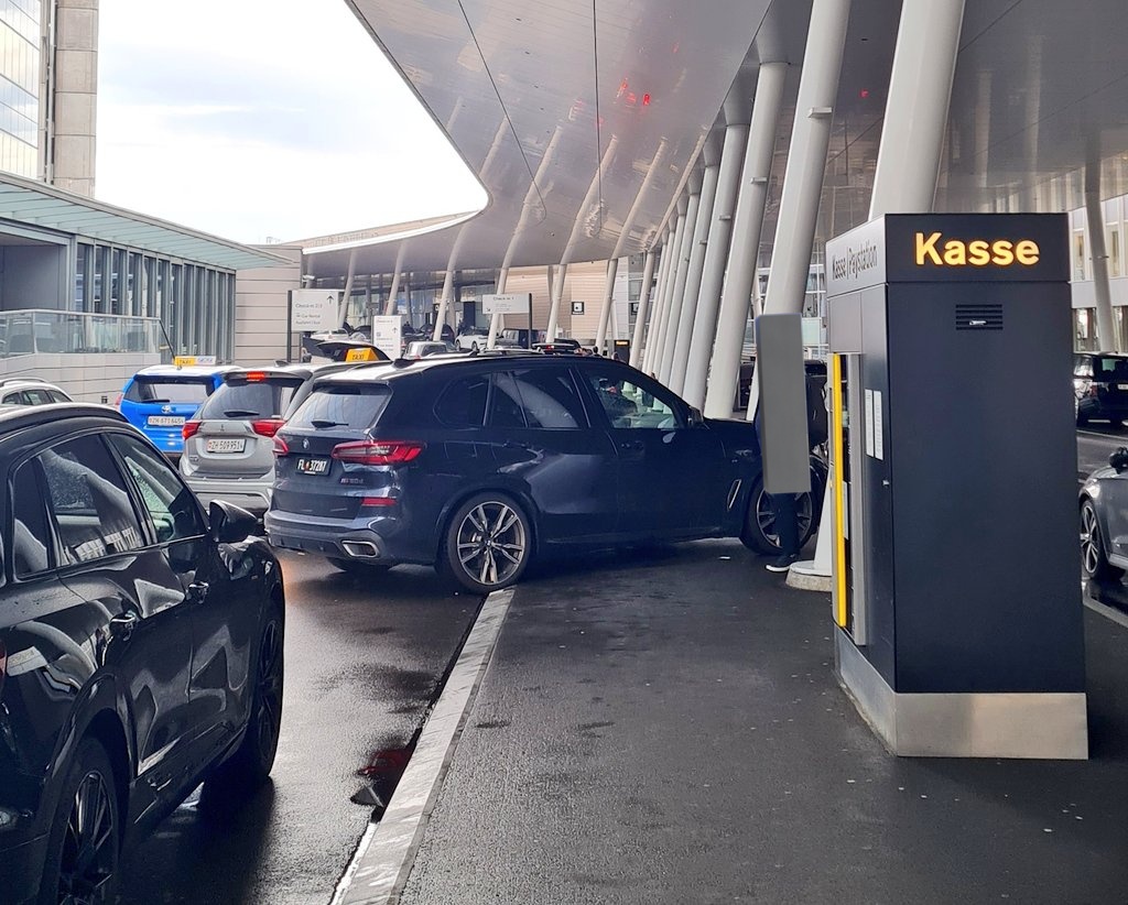 Commuter8's tweet photo. Proud to be joining the @Wankpanzer -tweets with this idiotic example at @zrh_airport - a place, which never disappoints. Huge amounts of stupidly large cars everywhere. #wankpanzer #zurichairport https://t.co/L6UprIp12L