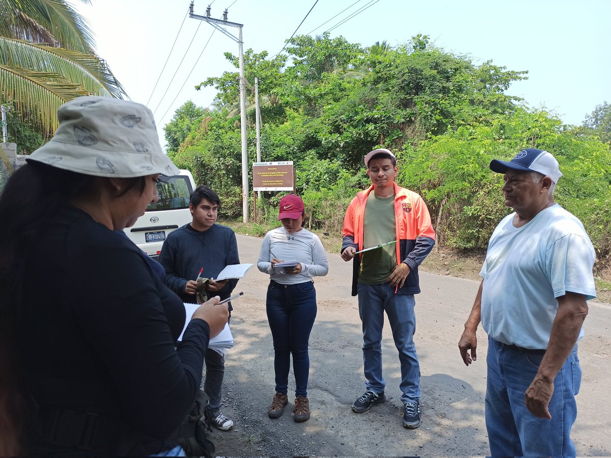 ICMARES_UES's tweet photo. #ICMARESenAcción

Este día, investigadores del ICMARES de la Facultad @CimatUes realizan el viaje de prospección al sitio Ramsar de La Barra de Santiago en Ahuachapán. https://t.co/CKZhrJo8GF