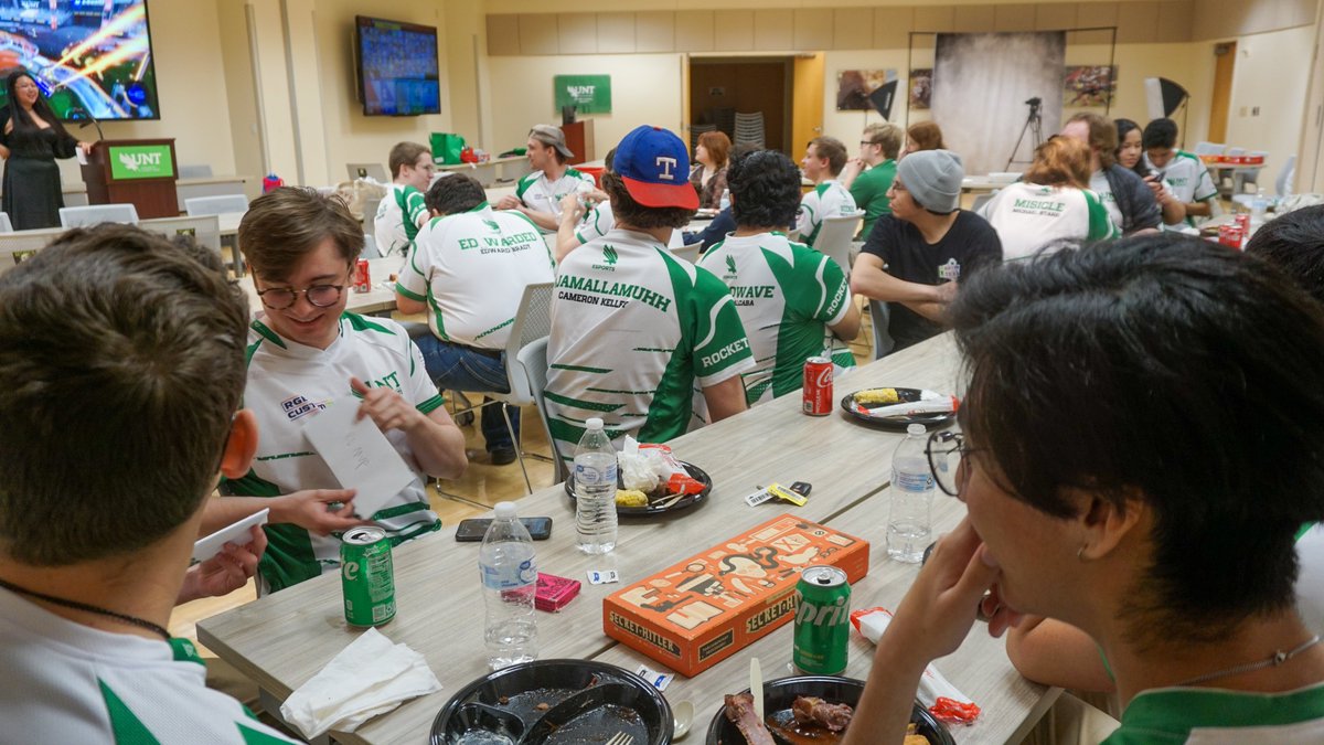 UNTEsports's tweet photo. 😋

Last night we held our end-of-year program dinner!

To all of the players, staff, and students that made this year so amazing, THANK YOU!

#GMG🦅 https://t.co/avnkwBxt6e