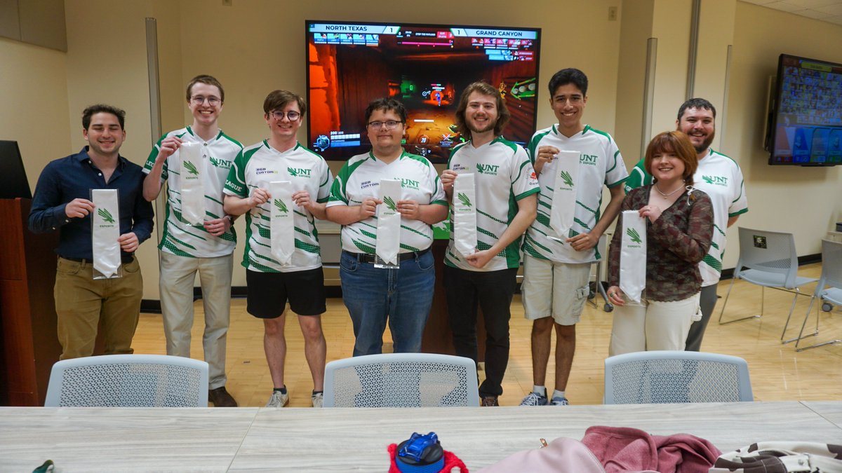 UNTEsports's tweet photo. 😋

Last night we held our end-of-year program dinner!

To all of the players, staff, and students that made this year so amazing, THANK YOU!

#GMG🦅 https://t.co/avnkwBxt6e