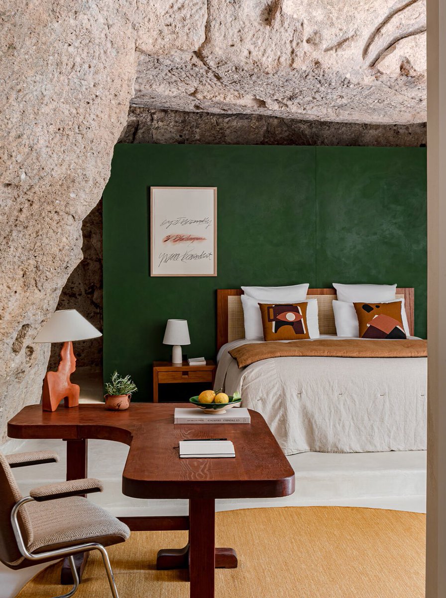 fellinysl's tweet image. L’Étoile des Baux in Les Baux-de-Provence, France. Designed by Thibaud Elzièr + Robin Michel + Joséphine Fossey.