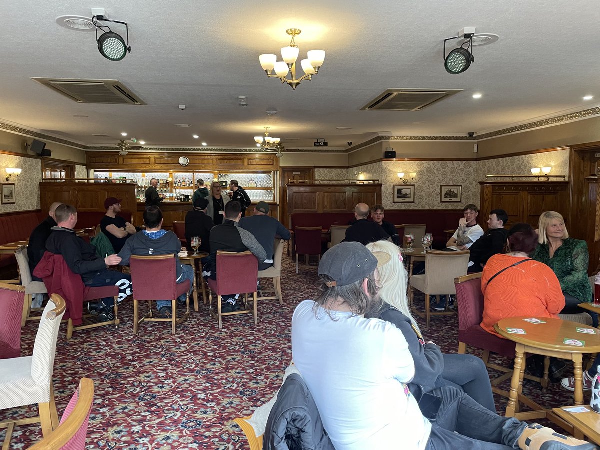 gmbhull's tweet photo. Sarah inspiring members in Carcroft social club,new joiners and existing members wanting to collectively make a difference in the workplace ⁦@sarahbarnesGMB⁩ https://t.co/0hYGiuMZiU