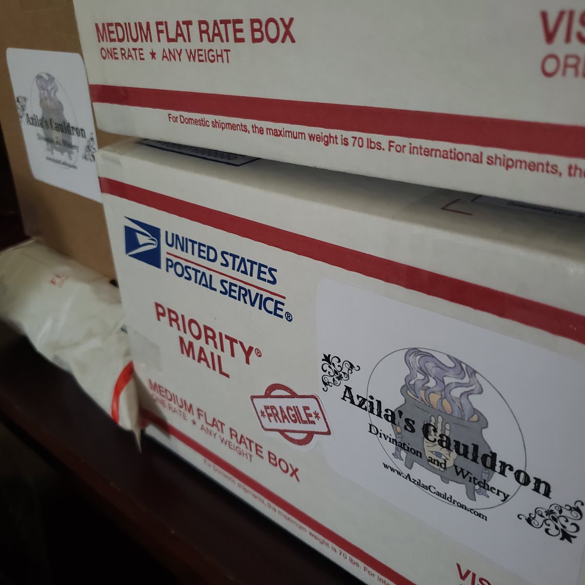 AzilasCauldron's tweet photo. It's shipping day! https://t.co/EntXecMmS5