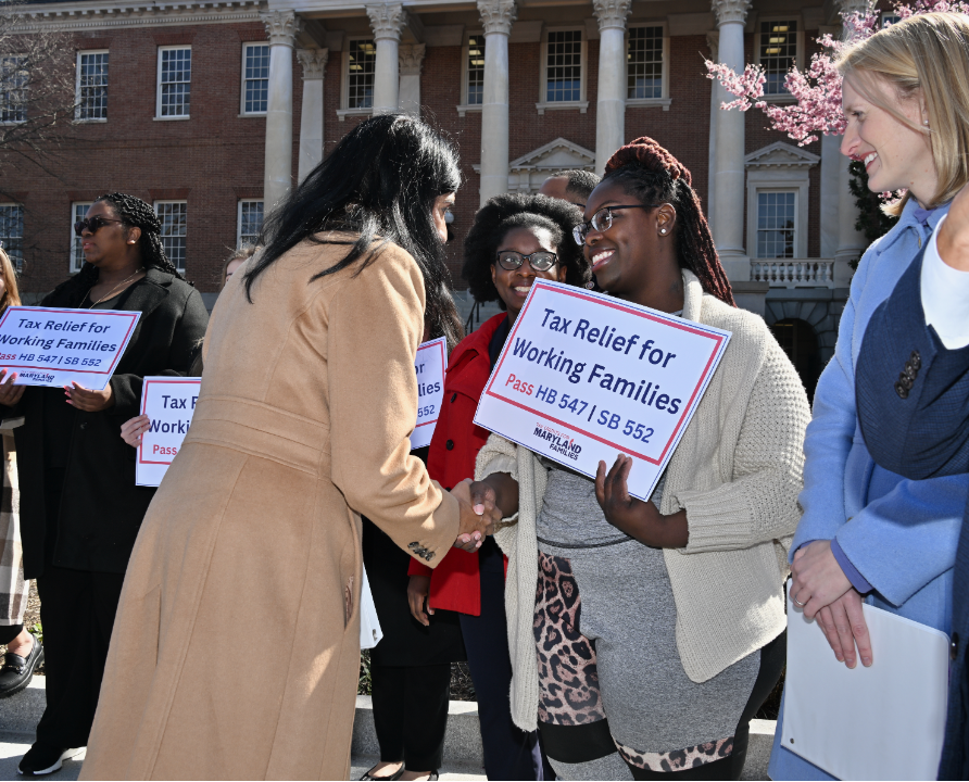 foodbankmetrodc's tweet photo. We’ve been busy during the Maryland legislative session! Among the new laws that will help our clients: 

💵 Expanded tax credits for working families  

🍎 More breakfast access for students  

⚡ Easing Medicaid and energy assistance applications for SNAP recipients (1/3) https://t.co/Sl8uaYfM39
